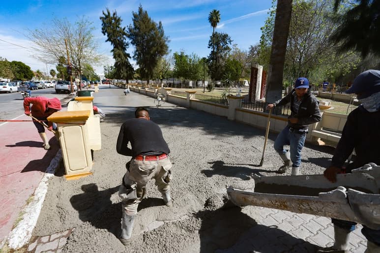 Avanzan autoridades en la remodelación de los corredores peatonales de la Alameda Zaragoza. (EL SIGLO DE TORREÓN)