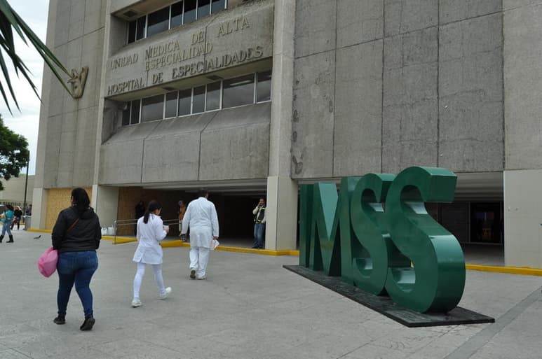 Piden autoridades de salud a los ciudadanos que se informen mediante los medios oficiales y que no difundan datos falsos a través de las redes sociales. (EL SIGLO DE TORREÓN)