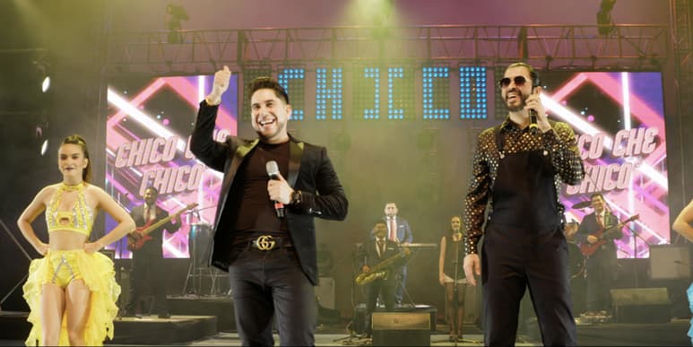 Con el El Bebeto canta Yo no bailo con Juana. (CORTESÍA)