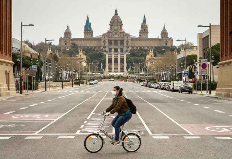 España superó este martes los 11,000 casos confirmados (11,170) de coronavirus, un 17.7 % más que ayer. (EFE)