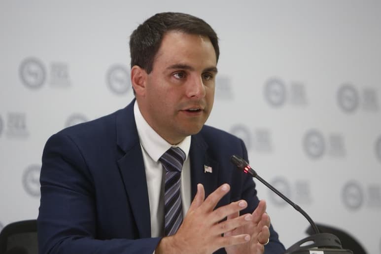 Donald Trump, nominó este martes a Carlos Trujillo (foto), hijo de inmigrantes cubanos que ejerce como embajador de EUA en la OEA, para convertirse en el máximo responsable de Latinoamérica en el Departamento de Estado. (EFE)