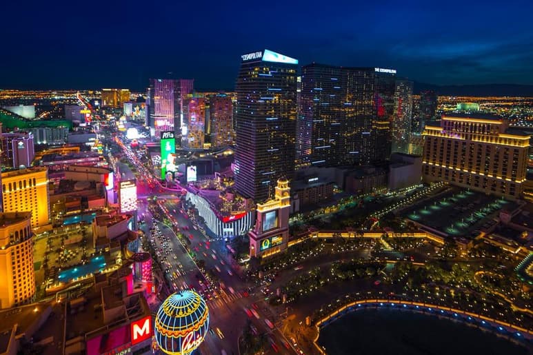 Nevada ha reportado hasta el momento más de 50 casos del virus. Para la mayoría de las personas, el nuevo coronavirus causa síntomas leves o moderados como fiebre o tos. Para otros, especialmente ancianos y personas con padecimientos previos, puede provocar cuadros más graves, incluyendo neumonía. (ESPECIAL)