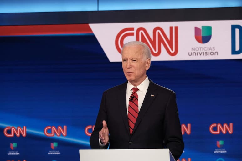 Biden se lleva así buena parte de los 219 delegados del Estado del Sol, como también de Illinois. (ARCHIVO)