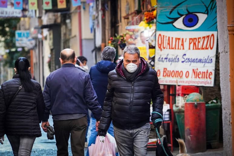 El número de casos positivos actualmente es de 28,710, una subida de 2,648 respecto al martes, mientras que ya han sido dados de alta 4,025. (EFE)