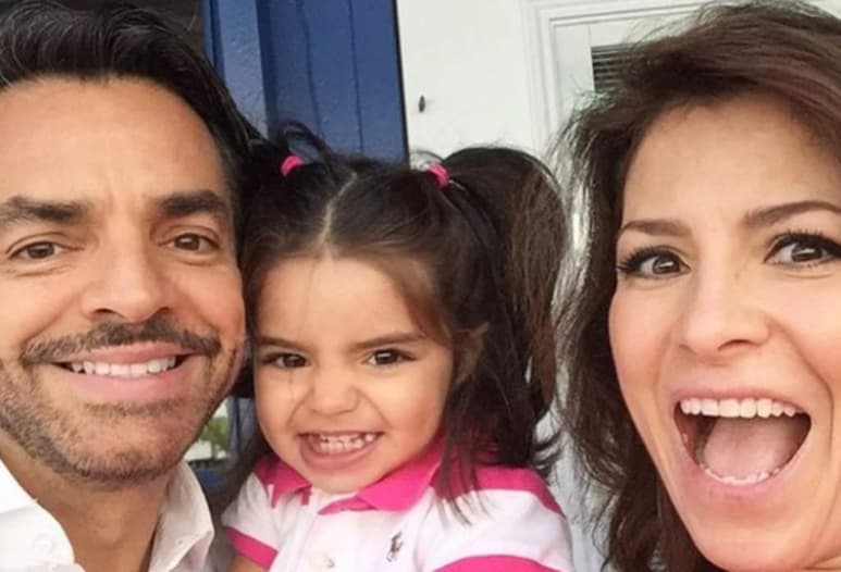 La actriz y cantante Alessandra Rosaldo, recibió fuertes críticas en Intagram, al subir una imagen en blanco y negro donde se ve paseado con su hija Aitana, en calles desiertas de Los Angeles, California, en plena contingencia por la propagación del COVID-19. (INSTAGRAM)