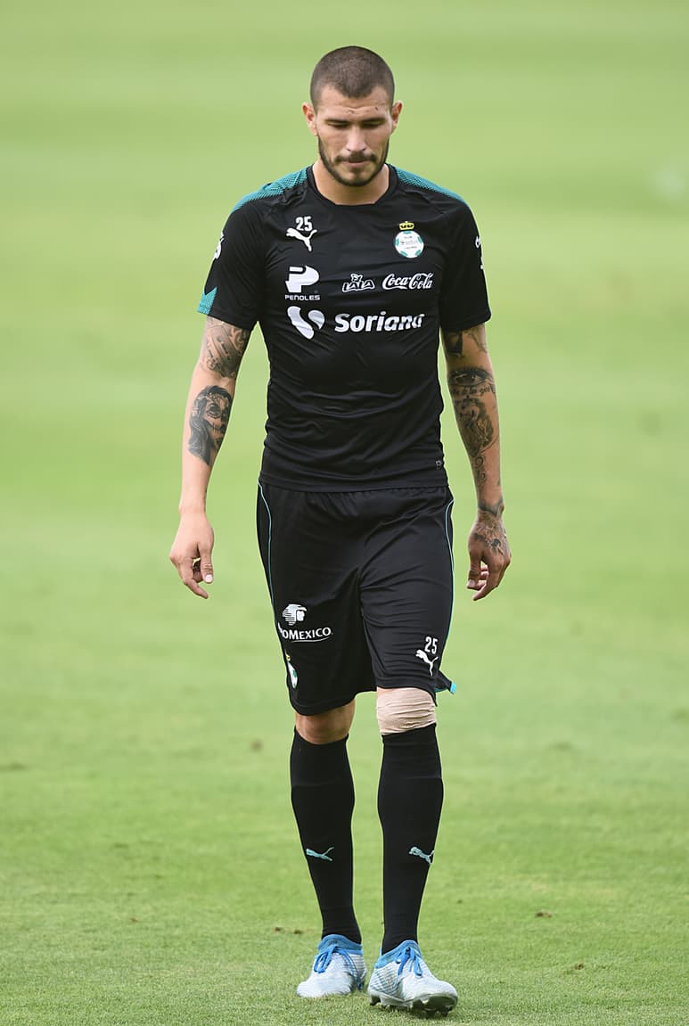 Jorge 'Chatón' Enríquez, exjugador de Santos Laguna, vive con su familia en cuarentena, en Salamanca, España. (ARCHIVO) 