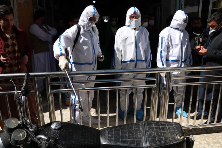 El Gobierno afgano pidió este jueves a los talibanes un alto el fuego en todo el país que permitiría centrar los esfuerzos en combatir el coronavirus. (ARCHIVO)