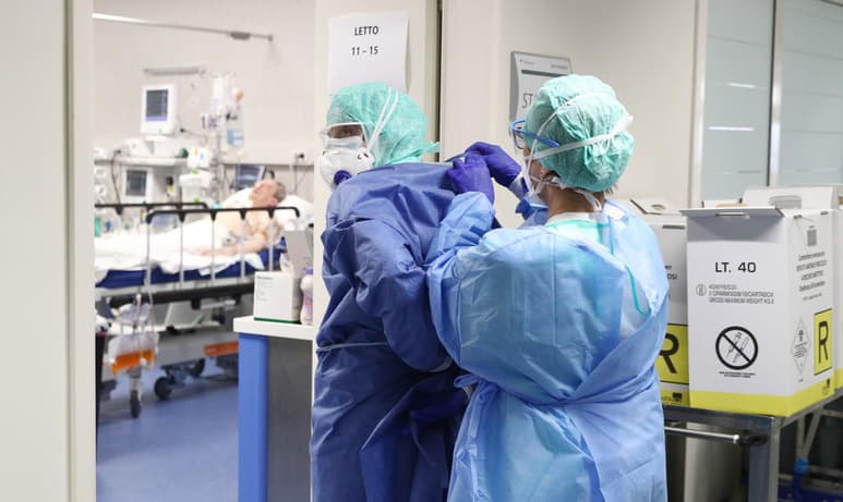 General Motors (GM) y el Grupo Ford están estudiando la posibilidad de producir respiradores y otro equipo médico para combatir la epidemia creada por el nuevo coronavirus COVID-19. (ARCHIVO)