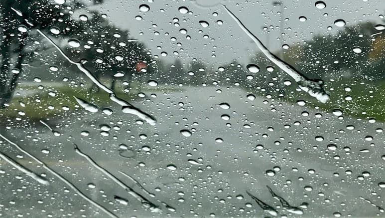 Este viernes, el frente frío 45 será reforzado por una masa de aire polar sobre el noreste del país, por lo que se mantendrán condiciones para lluvias fuertes con descargas eléctricas y granizadas en Nuevo León y Tamaulipas. (ARCHIVO)