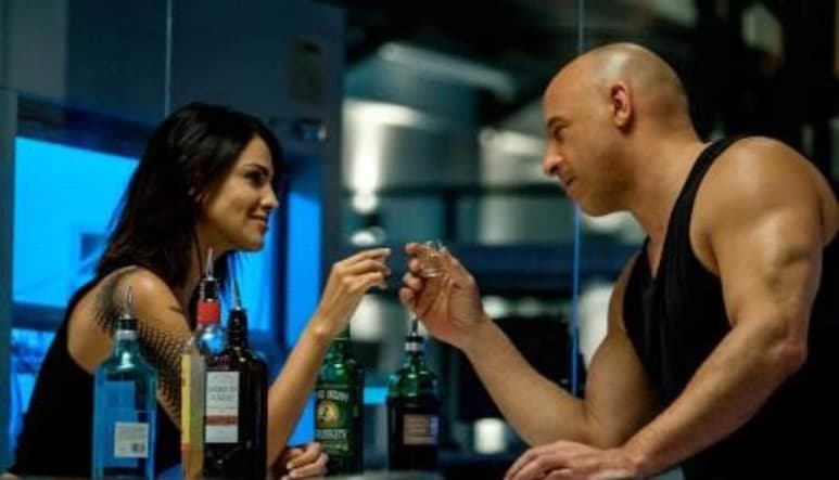 La película Bloodshot, protagonizada por el actor Vin Diesel y la mexicana Eiza González, se convirtió en la cinta con el mejor ingreso en la taquilla mexicana, desplazando a la cinta animada Unidos, del director Dan Scanlon, y manteniéndose por encima de Veinteañera, divorciada y fantástica. (ESPECIAL)