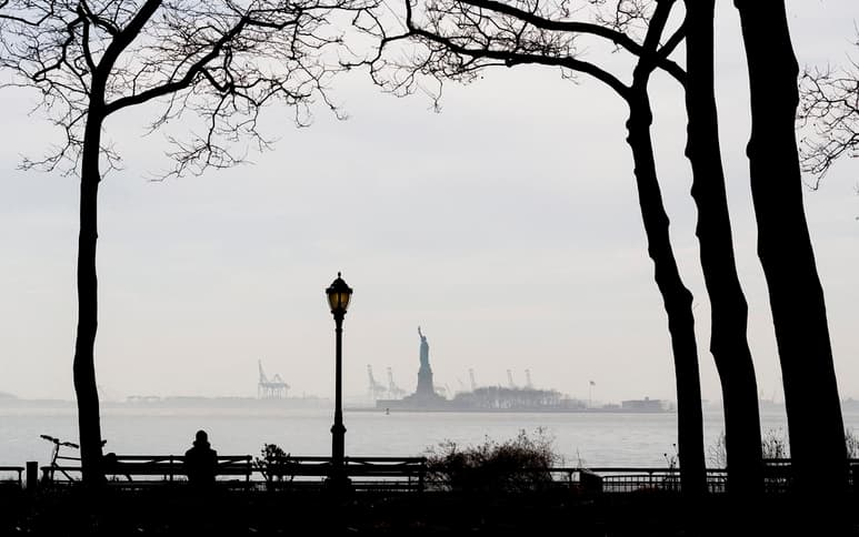 'No, la vida no es la de siempre', dijo el gobernador de Nueva York, Andrew Cuomo, al acumular Estados Unidos 200 muertos por el COVID-19, de los que al menos 35 corresponden al estado. “Aceptemos la situación, tengamos conciencia y enfrentémosla”. (EFE)