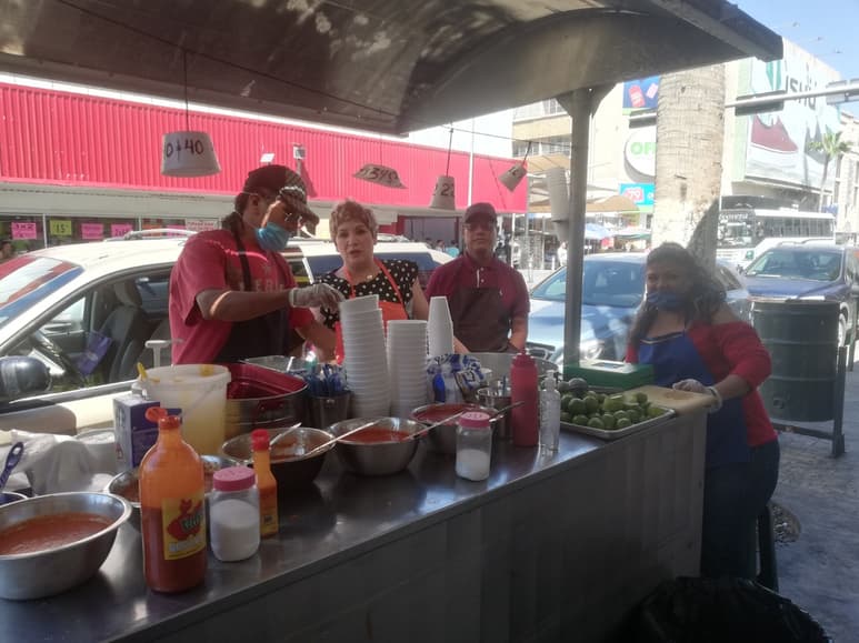 A pesar de las bajas ventas, los locatarios de la zona Centro de Torreón no han considerado cerrar. (EL SIGLO DE TORREÓN)