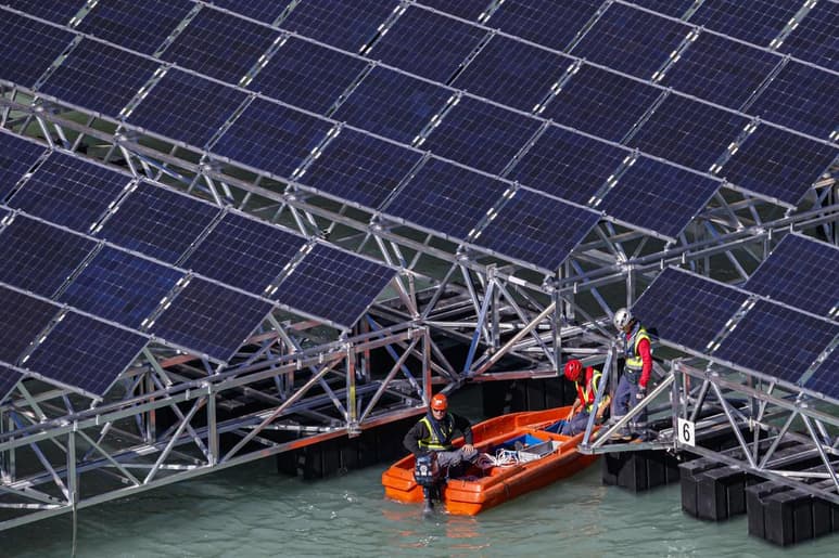 Además de reducir gastos y renunciar a proyectos no prioritarios, el CEESP propone fomentar inversión en proyectos de energía. (EFE)
