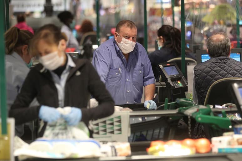 España alcanzó hoy una nueva marca de fallecidos diarios por coronavirus, con 514 en las últimas 24 horas, hasta un total de 2,696 muertes. (EFE)