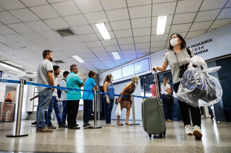 Paraguay informó este martes el 'cierre total de las fronteras, puertos (fluviales) y aeropuertos' hasta el 28 de marzo. (ARCHIVO)