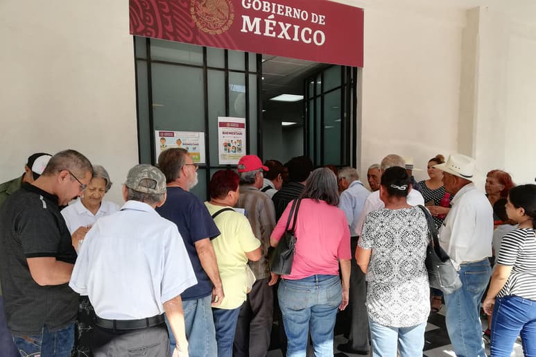 En caso de ser necesario y con la finalidad de que no se exponga al beneficiario, pueden enviar a una persona de confianza con una carta poder para que acudan a recibir el apoyo en su nombre. (ARCHIVO)