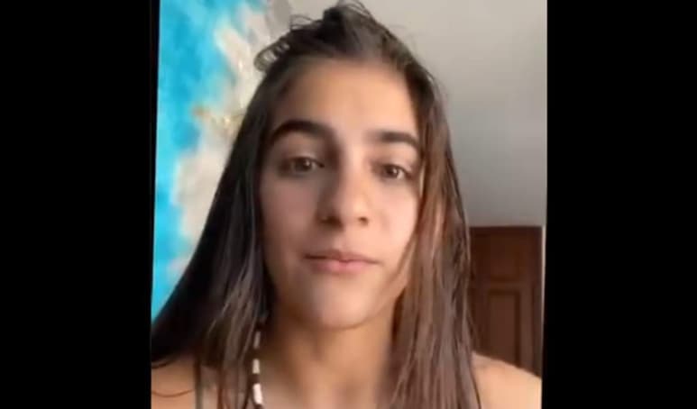 Mar Alexa, hija de la actriz Bárbara de Regil, ha generado indignación en redes sociales, tras participar en un video que circula en Internet, en el que varios jóvenes enumeran algunas acciones que de acuerdo a su perspectiva, convierten a las personas en “nacos”. (ESPECIAL)