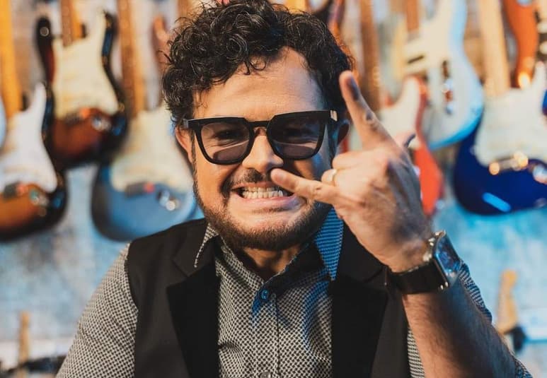 El cantautor mexicano Aleks Syntek, prepara un concierto que ofrecerá en sus redes sociales y que también será transmitido por una estación de radio, así detalló en entrevista con Notimex. (INSTAGRAM)
