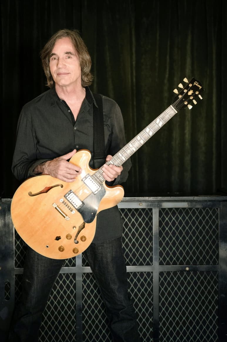 Por pandemia. Jackson Browne pide compromiso a los jóvenes. (ARCHIVO)