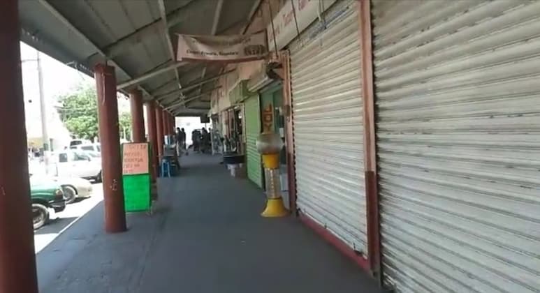 El mercado de San Pedro trabaja con el 60 por ciento de sus locales cerrados, además de que redujo su horario de atención. (EL SIGLO DE TORREÓN)