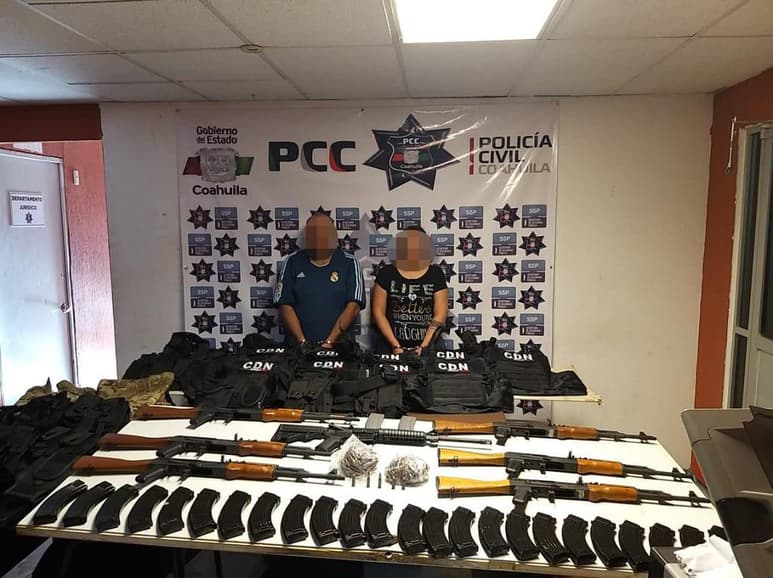En diversos puntos de Torreón aseguran a tres mujeres y ocho hombres con armas, drogas y equipo táctico. (EL SIGLO DE TORREÓN)