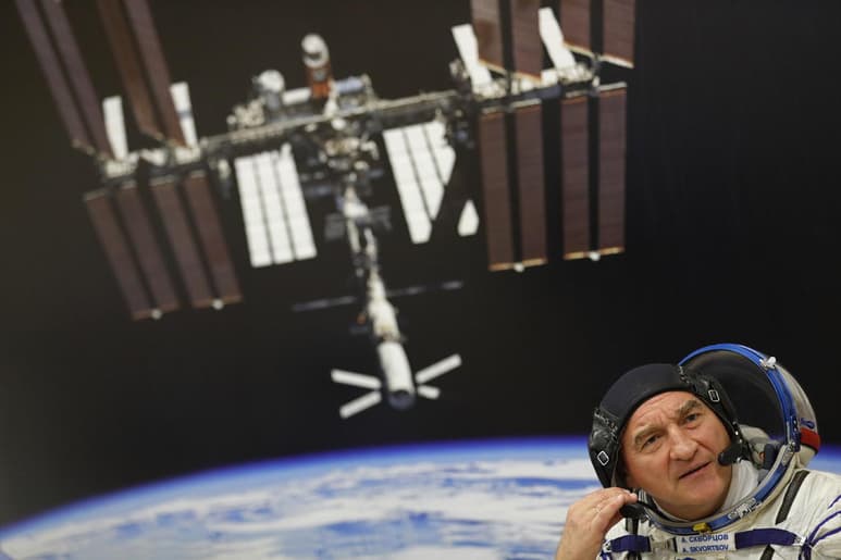La agencia espacial rusa, Roscosmos, no aplazará el retorno de la tripulación de la Estación Espacial Internacional (EEI) a la Tierra el mes próximo por la amenaza de la pandemia del nuevo coronavirus. (ARCHIVO)