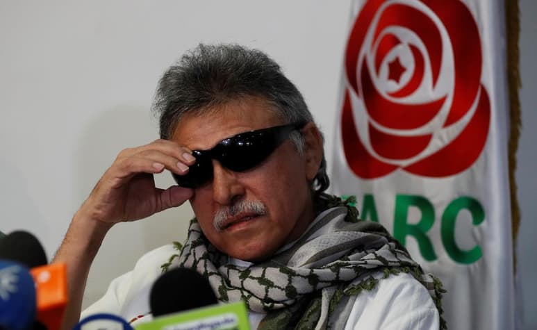 El Gobierno de Estados Unidos anunció este jueves cargos contra el exnegociador de paz de la antigua guerrilla de las FARC Luciano Marín, alias 'Iván Márquez', y Seuxis Paucias Hernández, alias 'Jesús Santrich', por colaborar con el presidente venezolano, Nicolás Maduro, para traficar con cocaína. (ARCHIVO)