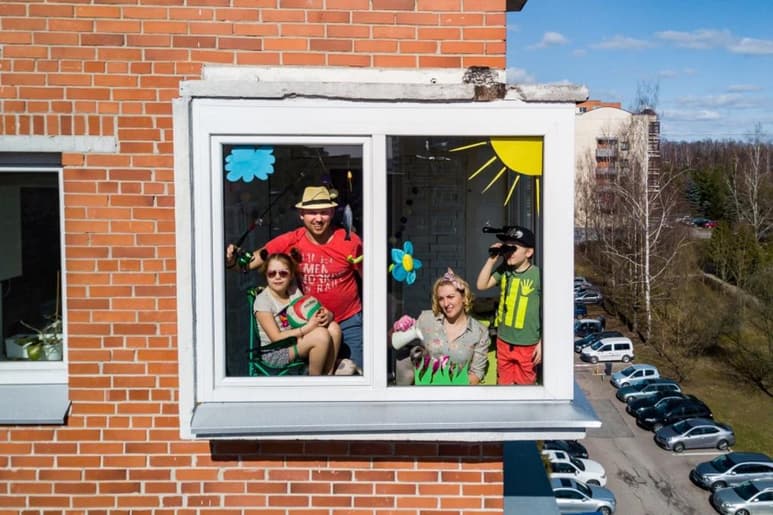Una idea que demuestra que las familias se unen, en aislamiento. (INTERNET)