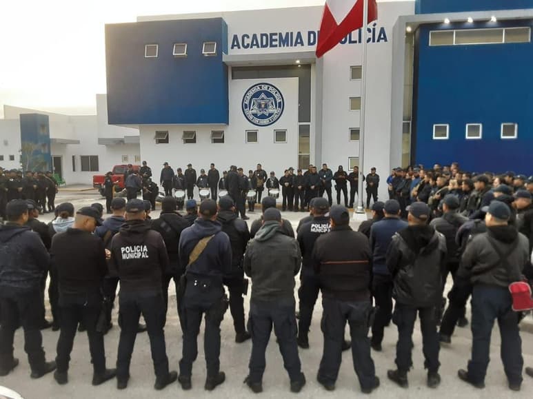 La Dirección de Seguridad Pública y Vialidad de Gómez Palacio, refuerza la vigilancia en la zona comercial con la finalidad de inhibir los robos y otras posibles conductas ilegales durante la presente temporada. (PRIMITIVO GONZÁLEZ)