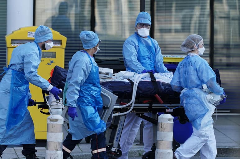 La propagación más rápida del virus está ocurriendo sin duda en Estados unidos, que está cerca de los 65,000 casos, lo que implica más de 11,000 en un solo día, mientras que las muertes ya han superado el millar. (EFE)