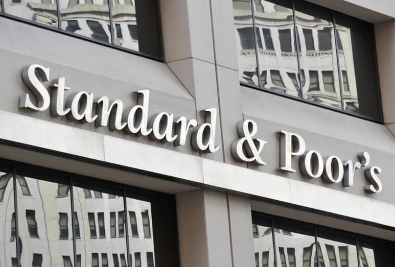En términos prácticos, las agencias como Standard and Poor's evalúan todos los aspectos económicos y financieros de un país, estado, municipio o empresas sobre su capacidad e ingresos para pagar sus deudas y que cuenten con las condiciones para recibir inversiones e incluso generar rendimientos. (ESPECIAL)