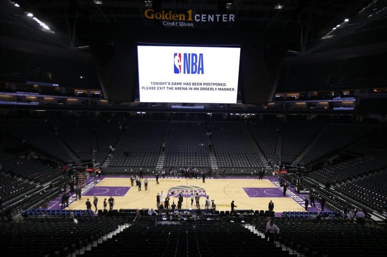 Según un amigo, comenzó a sentirse mal una semana después del partido donde jugó el Jazz de Utah. (ARCHIVO)