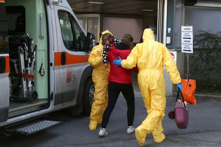 El área de enfermedades infecciosas del hospital de Padua tiene unas 60 camas, de las que están en uso 50, mientras que cada día acuden al centro entre 400 y 500 personas. (ARCHIVO)