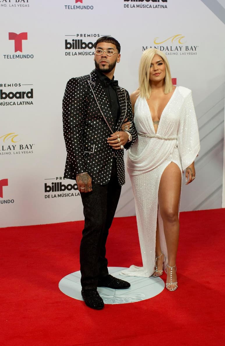 Pareja. Anuel AA escribió un mensaje que desató sospechas entre sus fanáticos, mientras que Karol G aclaró un escrito.
