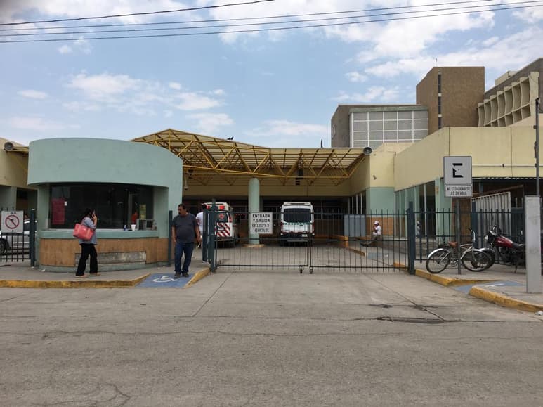 La lesionada fue trasladada a la clínica 16 del Instituto Mexicano del Seguro Social (IMSS). (EL SIGLO DE TORREÓN)
