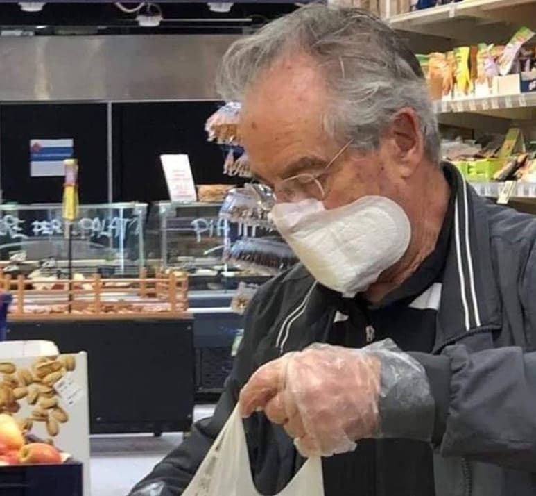 La fotografía fue compartida en un perfil de memes. (CAPTURA)