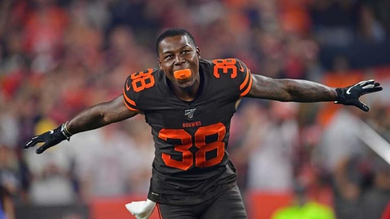 El esquinero estuvo durante dos temporada con los Browns. (ARCHIVO)