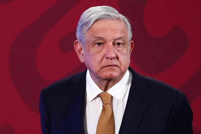 Durante su rueda de prensa matutina, el mandatario aseguró que se reunió con un médico del Instituto Mexicano del Seguro Social (IMSS) y no con el familiar del delincuente, como lo sugirió el exmandatario Felipe Calderón en sus redes sociales. (ARCHIVO)