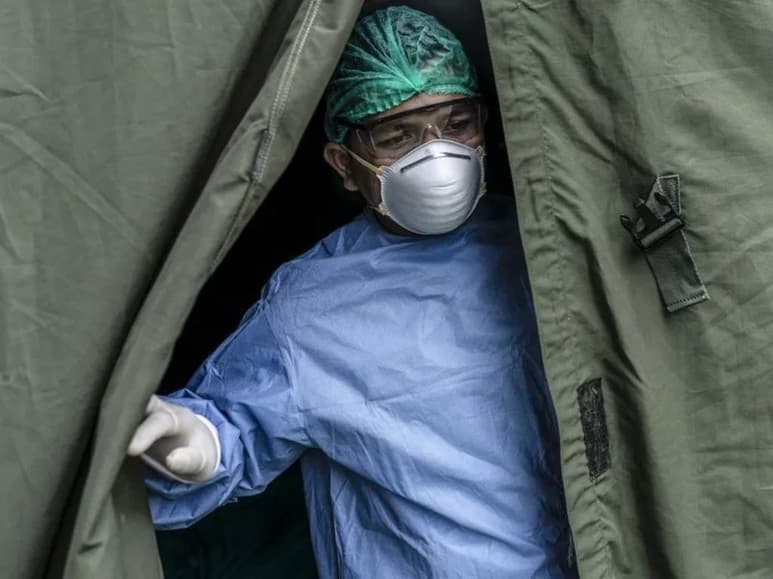 La cifra de infectados por coronavirus en el mundo casi llega a los 800 mil. (INTERNET)