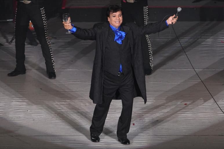 Caso Juan Gabriel. Su heredero y abogado, demandan a Joaquín Muñoz por daño moral, por decir que sigue vivo. (ARCHIVO)