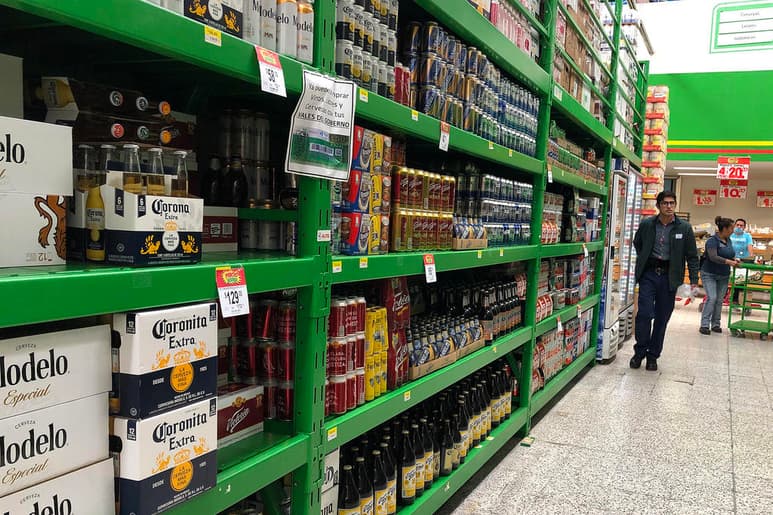 Al no ser considerada una actividad esencial, no se podrá producir cerveza durante un mes, dijo el presidente de la Cámara Nacional de la Industria de la Transformación (Canacintra), Enoch Castellanos. (NOTIMEX)