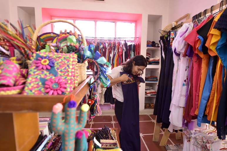 MANUFACTURA. El campo textil es otro de los brazos de las artesanías. (EL SIGLO DE TORREÓN / Erick Sotomayor)