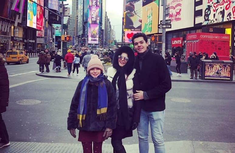 La actriz mexicana Itatí Cantoral, agradeció que uno de sus hijos pudo salir de la ciudad de Nueva York, Estados Unidos, donde vivía y dónde es uno de los focos más fuertes del contagio de coronavirus. (INSTAGRAM)