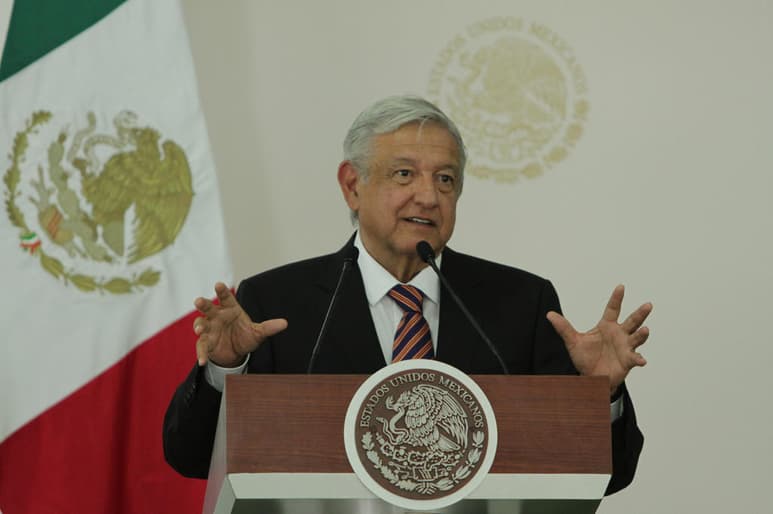 El presidente Andrés Manuel López Obrador realizó una visita de supervisión al Hospital General de Zona 32, ubicado en Villa Coapa, que en poco más de 10 días estará listo para atender casos graves de COVID-19. (NOTIMEX)