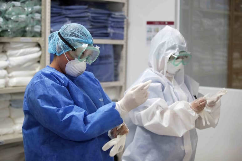 El peronal médico naval dispondrá de equipo especializado para resguardar su seguridad durante la emergencia. (AGENCIAS)