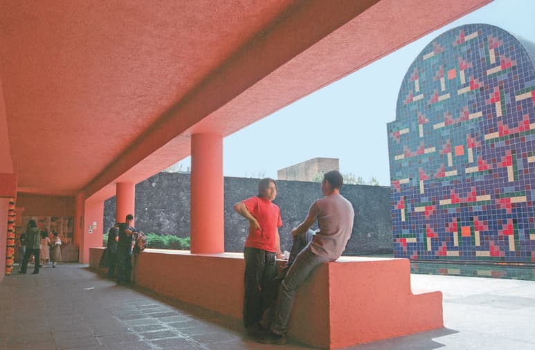 Las unidades deberán concentrar 'en la Tesorería la totalidad de los recursos públicos federales' a más tardar el 15 de abril. (ARCHIVO) 