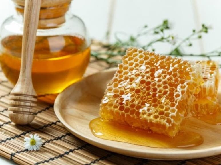 El propóleo posee propiedades gastroprotectoras, pues es capaz de disminuir el tamaño de las lesiones, detiene la hemorragia y regenera el tejido. (ESPECIAL)