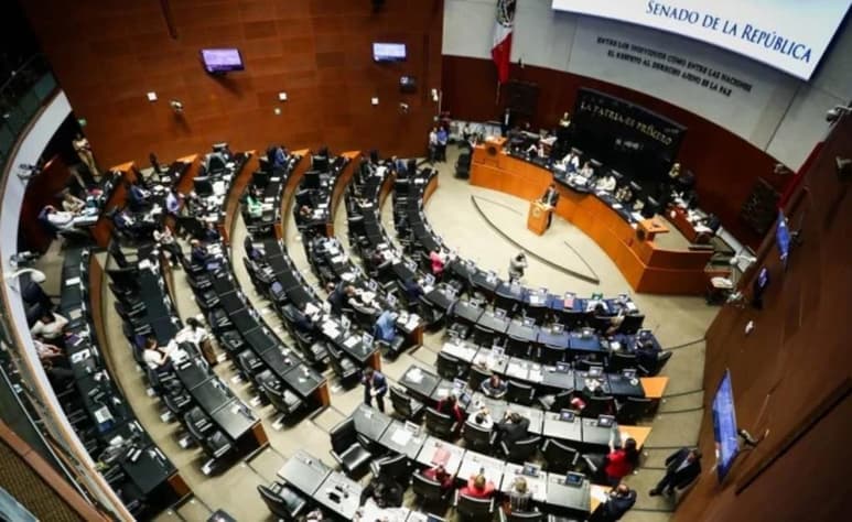 El acuerdo destaca que, 'en estos momentos, la prioridad de los tres órdenes de gobierno, del sector privado y social, debe ser garantizar la salud de las familias mexicanas, mantener el empleo y defender el ingreso de los hogares'.
(ARCHIVO)