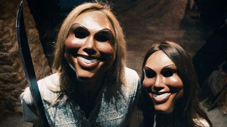 La policía de la ciudad de Louisiana, Estados Unidos, utiliza un método distinto para que la gente permanezca en sus casas, por las recientes medidas sanitarias de prevención del coronavirus, ya que hace sonar una sirena similar a la que se escuchaba en la cinta The Purge, que protagonizó Ethan Hawke, en 2013. (ESPECIAL)
