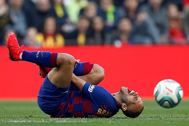 Un futbolista amateur en Francia fue suspendido por cinco años de toda competencia por morder el pene de su contrincante. (ARCHIVO)